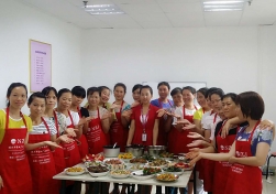 南寧月嫂娘子軍家政致：愛美的寶媽們，春節(jié)不增重你得這樣吃哦！